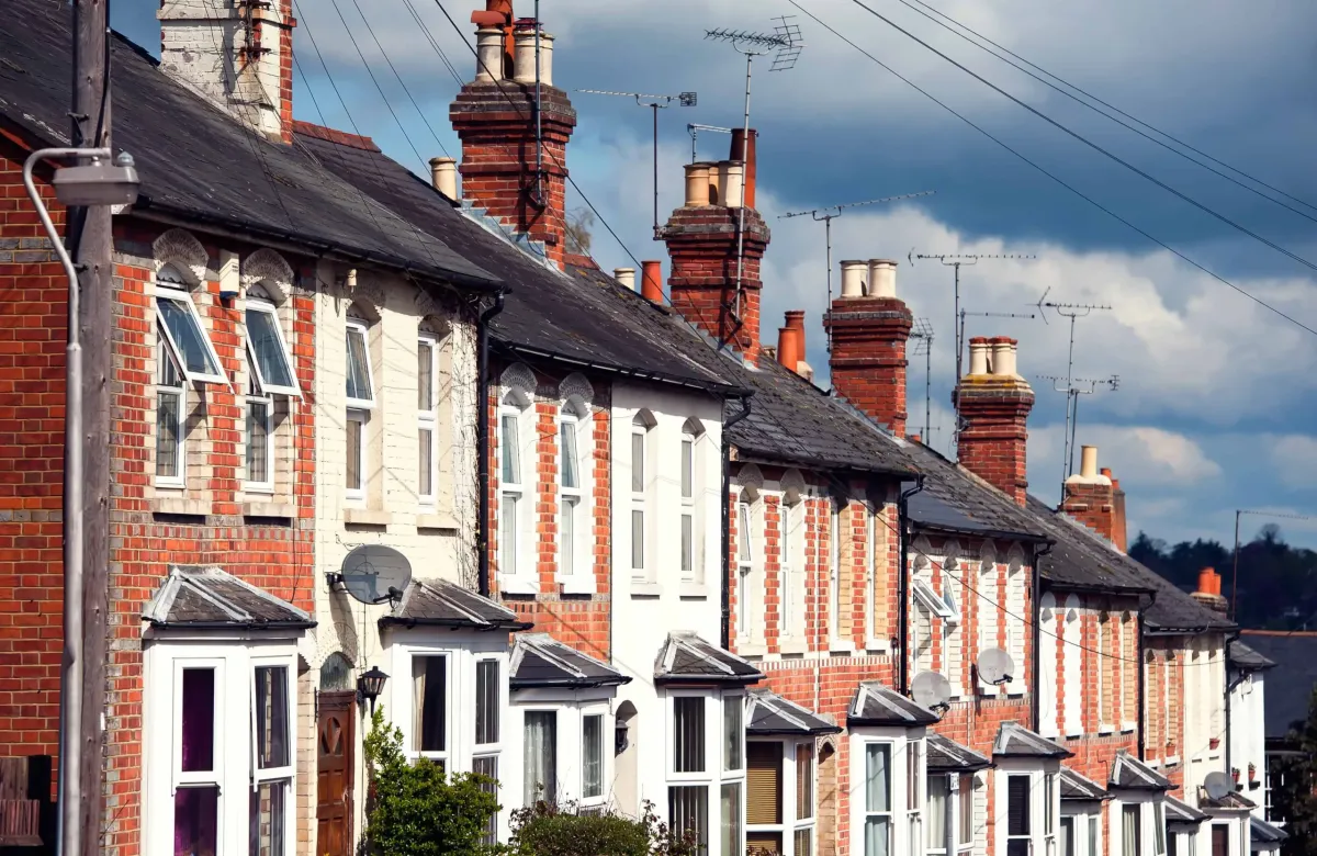 Houses with chimneys in Bedfordshire